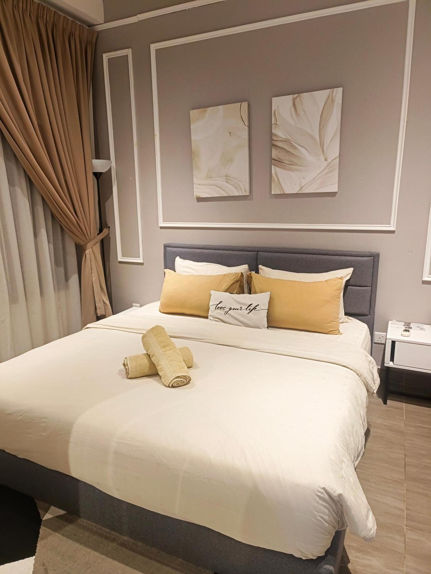One Bedroom Troika Kota Bharu By Aghome, Modern Design Екстер'єр фото